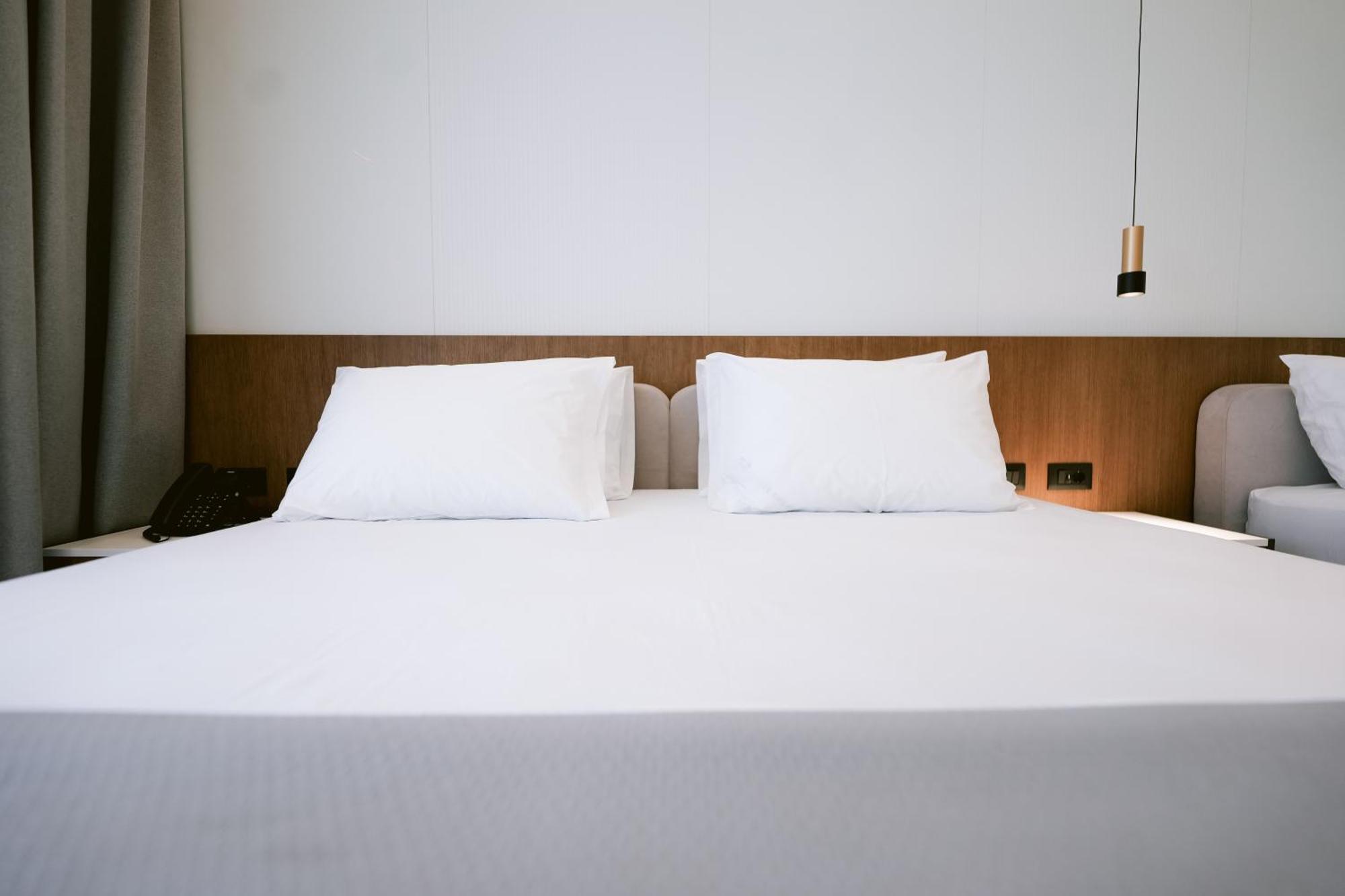 Euro Hotel Ksamil Bagian luar foto